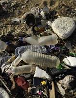 inquinata sri lanka spiaggia con spazzatura foto