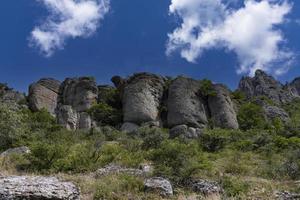 bellissimo Visualizza di il montagna picco e demerdzhi rocce. montagna paesaggio. foto