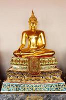Scultura di Buddha seduto in meditazione