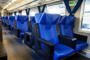 blu posti a sedere nel treno foto
