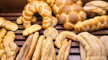 Locale pane nel panettiere negozio nel sicilia foto