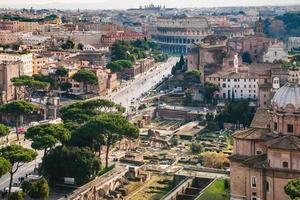 sopra Visualizza di romano Forum e colosseo nel Roma foto