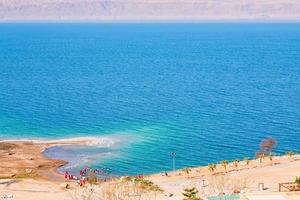 persone su sabbia spiaggia di morto mare foto