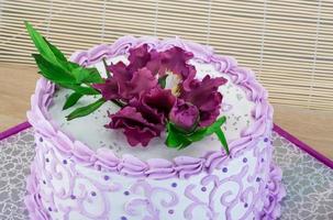 torta nuziale con fiore foto