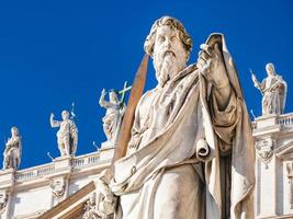 scultura di apostolo Paolo vicino st Peter basilica foto