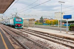 ultimo treno su Ferrovia stazione foto