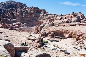 Visualizza su antico Teatro e facciata strada nel petra foto