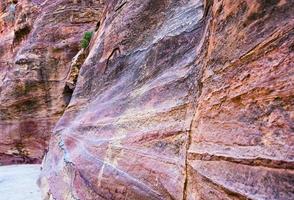 multicolore arenaria muri di gola siq nel petra, foto