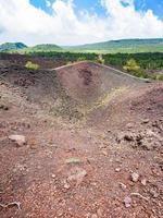 Visualizza di vecchio vulcano cratere di il etna montare foto