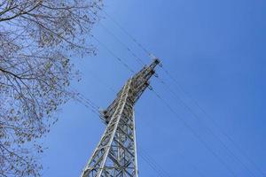 parte inferiore Visualizza di un' energia trasmissione Torre contro il cielo foto