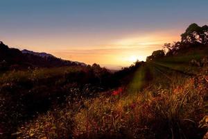 Alba nel montagna paesaggio foto