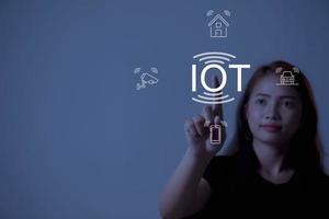 IoT tema con ragazza Tenere IoT Messaggio foto