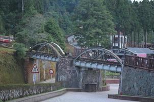 treno ponte nel un' piccolo villaggio di alisano Moutain Taiwan foto