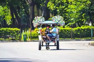 Giacarta, Indonesia, giugno 25 2022. il tradizionale jakarta cavallo carro carrozza chiamato andong foto