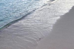 sbalorditivo indiano oceano onde a il spiagge su il Paradiso isola Seychelles foto