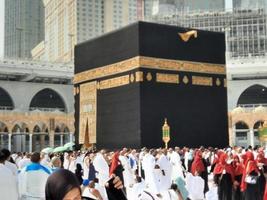 Mecca, Arabia arabia, sep 2022 - pellegrini a partire dal tutti al di sopra di il mondo siamo l'esecuzione Tawaf nel Masjid al haram nel mecca. foto