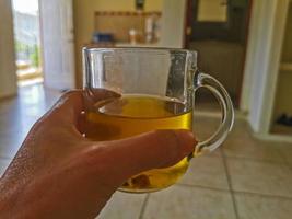bicchiere o tazza pentola con caldo Zenzero tè. foto