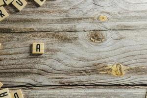 atteggiamento parola nel di legno cubo foto