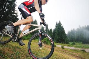 montagna bicicletta all'aperto cavalcata foto