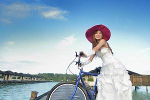 asiatico sposa su spiaggia foto