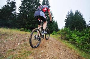 montagna bicicletta all'aperto cavalcata foto