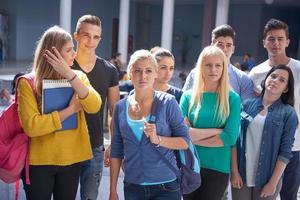 studenti gruppo studia foto