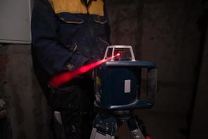 apparecchiature laser in un cantiere edile foto