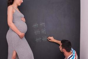 incinta coppia conti settimana di gravidanza foto