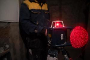 apparecchiature laser in un cantiere edile foto