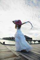 asiatico sposa su spiaggia foto