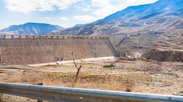 al mujib diga nel alveo di wadi mujib fiume foto