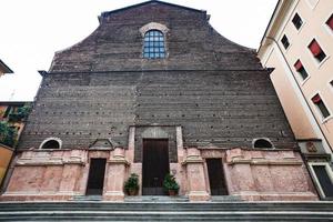 facciata di Chiesa di Santa lucia nel bologna città foto