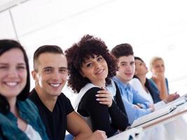 studenti gruppo studia foto