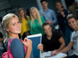 studenti gruppo studia foto