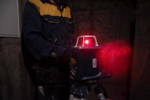 apparecchiature laser in un cantiere edile foto