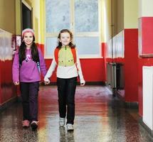 contento bambini gruppo nel scuola foto