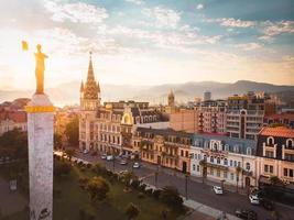 batumi, Georgia, 2022 - aereo panoramico Visualizza popolare turista destinazione batumi estate ricorrere punti di riferimento. astrologico Torre, Europa quadrato, casinò edifici e alberghi foto