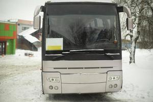 autobus nel parcheggio quantità. trasporto nel inverno. pubblico trasporto nel città. foto