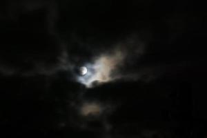 sfocato notte cielo e Luna foto