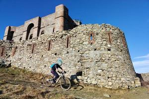 montagna bicicletta a diamante fortezza vecchio fortificazione nel Genova, Italia foto