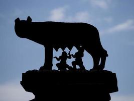 lei lupo romano impero simbolo Seno alimentazione neonato romolo e remus silhouette foto