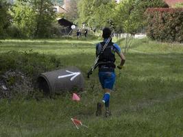 cantalupo ligure, Italia - Maggio 15 2021 - pietra porta porte di pietra prova in esecuzione maratona foto