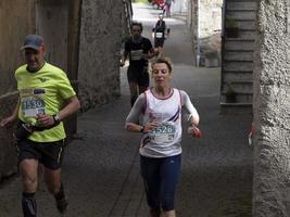 cantalupo ligure, Italia - Maggio 15 2021 - pietra porta porte di pietra prova in esecuzione maratona foto