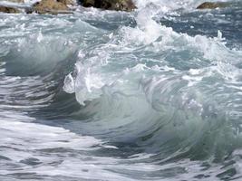 mare onda su il riva foto