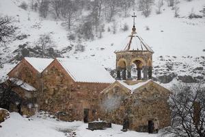 monastero di ardvi in inverno. st. monastero di johns ad ardvi, monastero di srbanes, chiesa apostolica armena foto