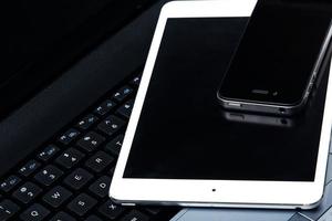 laptop, tablet e smartphone foto