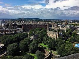 una vista di edimburgo in scozia foto