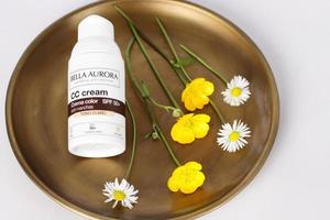 bella aurora cc cream spf 50, cosmetici per il viso, vitoria, spagna, 8 maggio 2022 foto