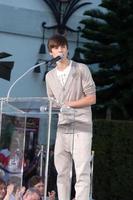 Los Angeles, 26 gennaio - Justin Bieber parla alla cerimonia dell'impronta e dell'impronta della mano immortalata da Michael Jackson al teatro cinese di Grauman il 26 gennaio 2012 a los angeles, ca foto