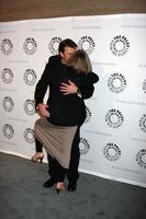 los angeles, 30 settembre - nathan fillion, susan sullivan in una serata con castello al centro paley per i media il 30 settembre 2013 a beverly hills, ca foto